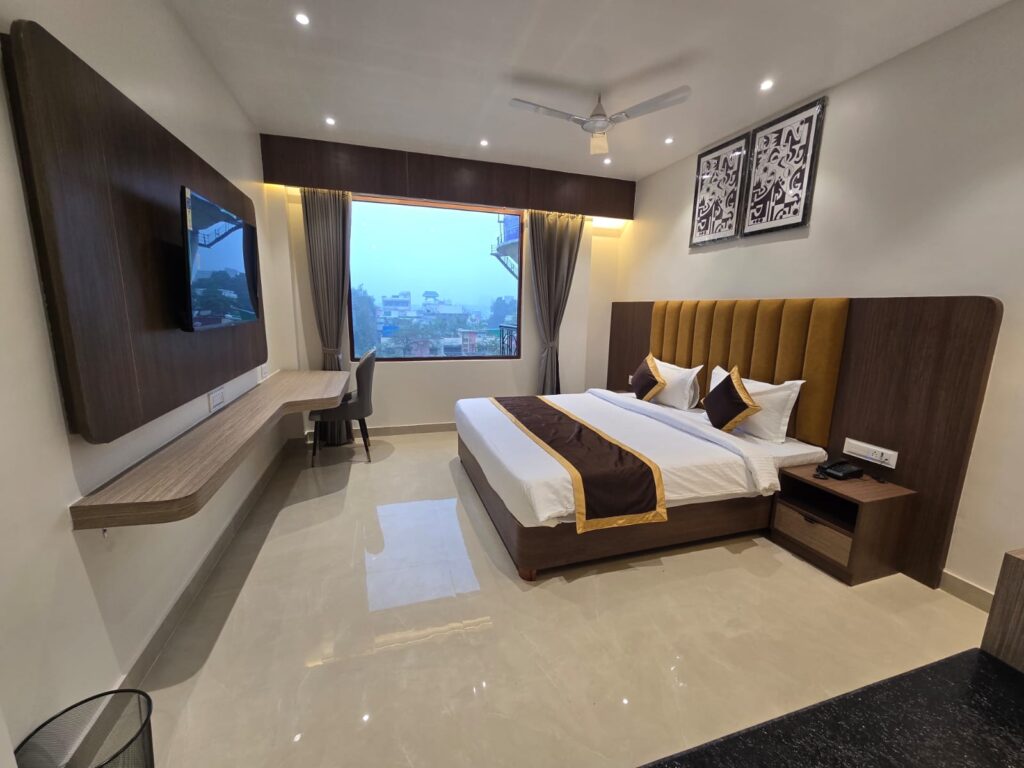 Luxury Rooms with Balcony